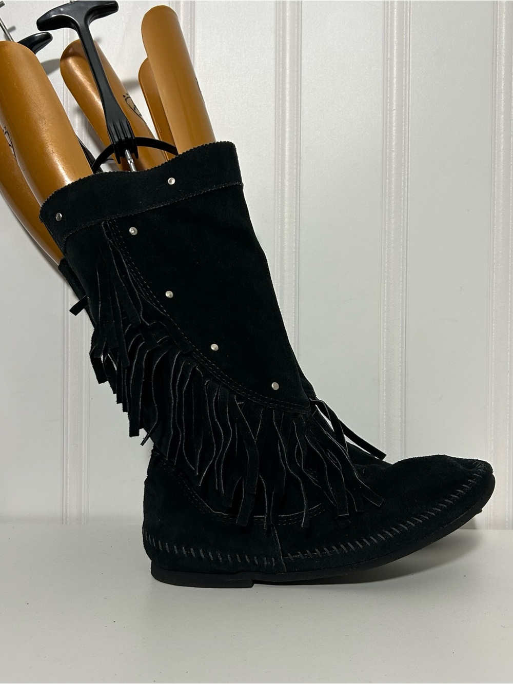 Minnetonka black Fringe Suede Mid-Calf Boots studded women’s 10